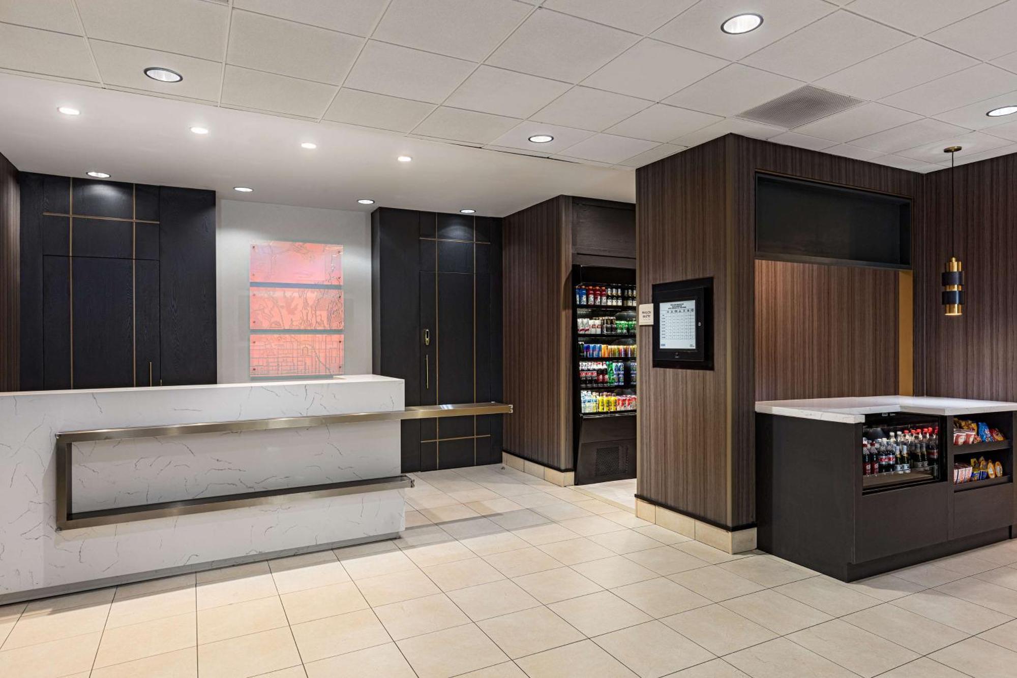 Hilton Garden Angeles / Hollywood 3*
