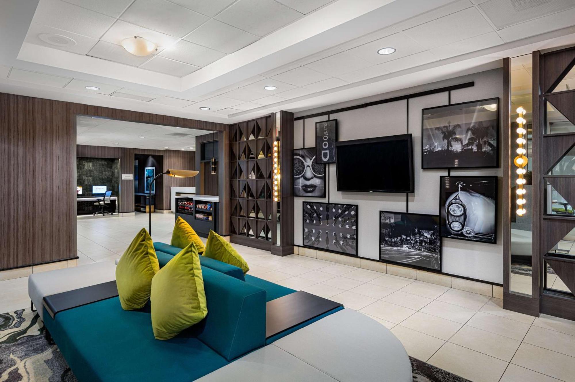 Hilton Garden Angeles / Hollywood Hotel