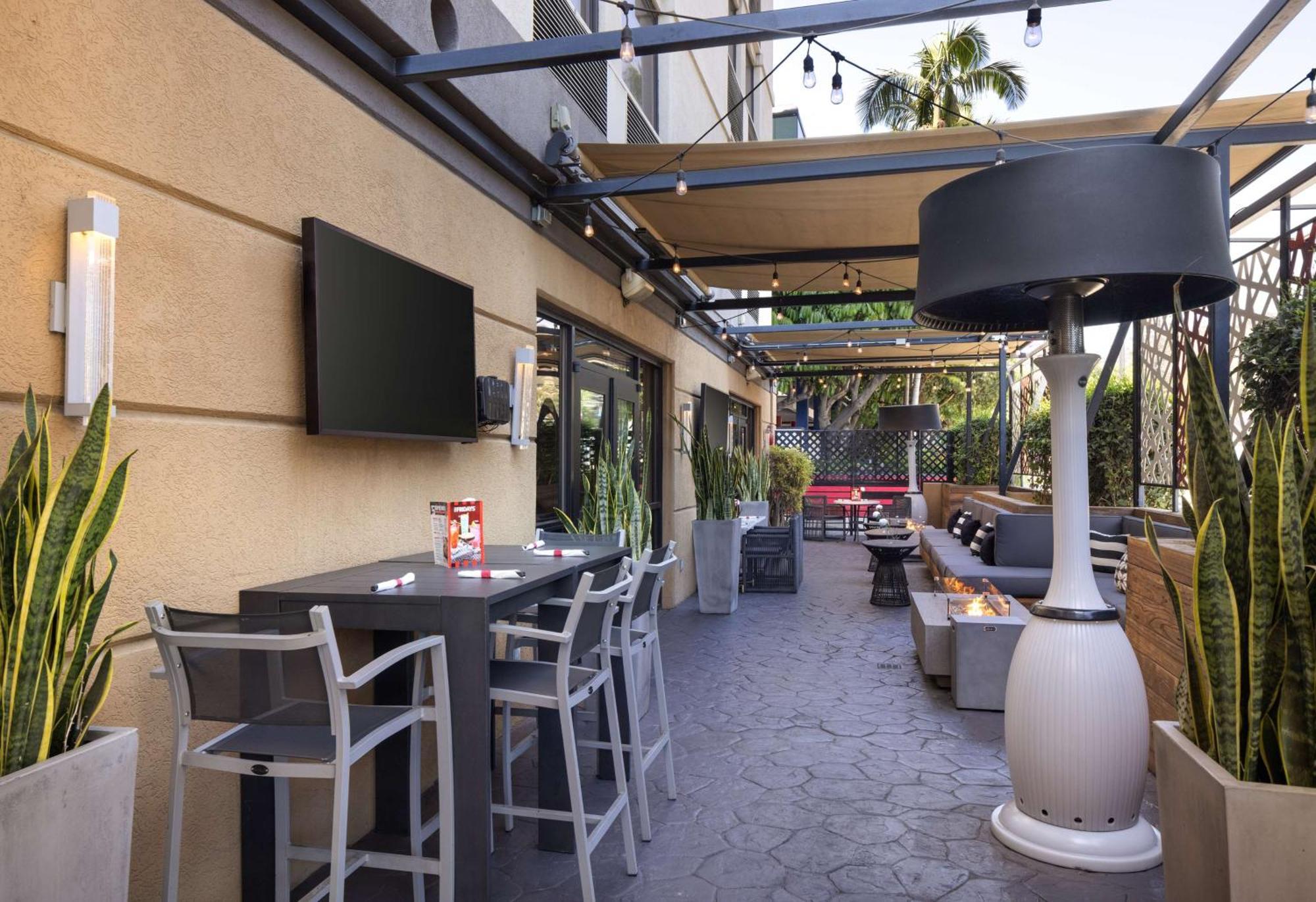 Hilton Garden Angeles / Hollywood Hotel 3*