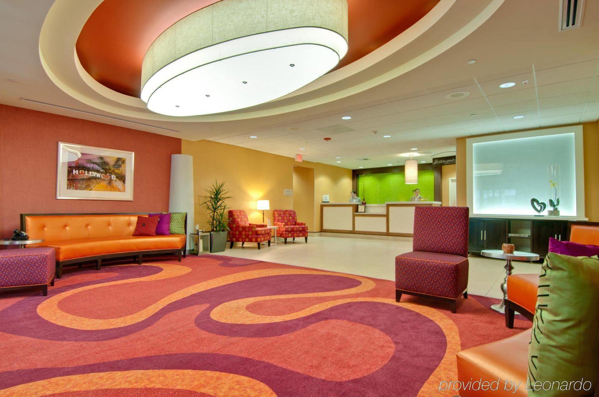Hilton Garden Angeles / Hollywood 3*