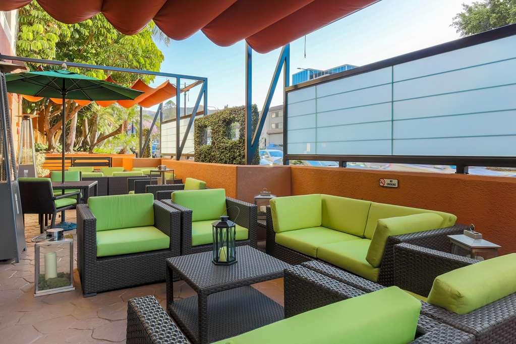 Hilton Garden Angeles / Hollywood 3*